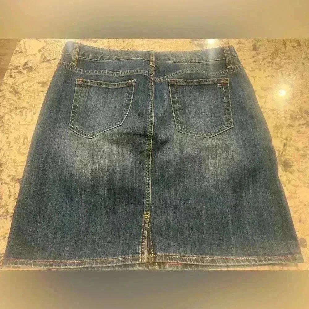 Size 10 vintage Tommy Hilfiger jean skirt - Picture 5 of 6
